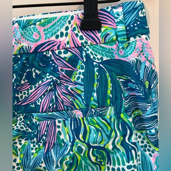 LILLY PULITZER GRETCHEN HIGH RISE SHORT
BOTANICAL GREEN HOLIDAY IN THE SUN NWT - Picture 7 of 16